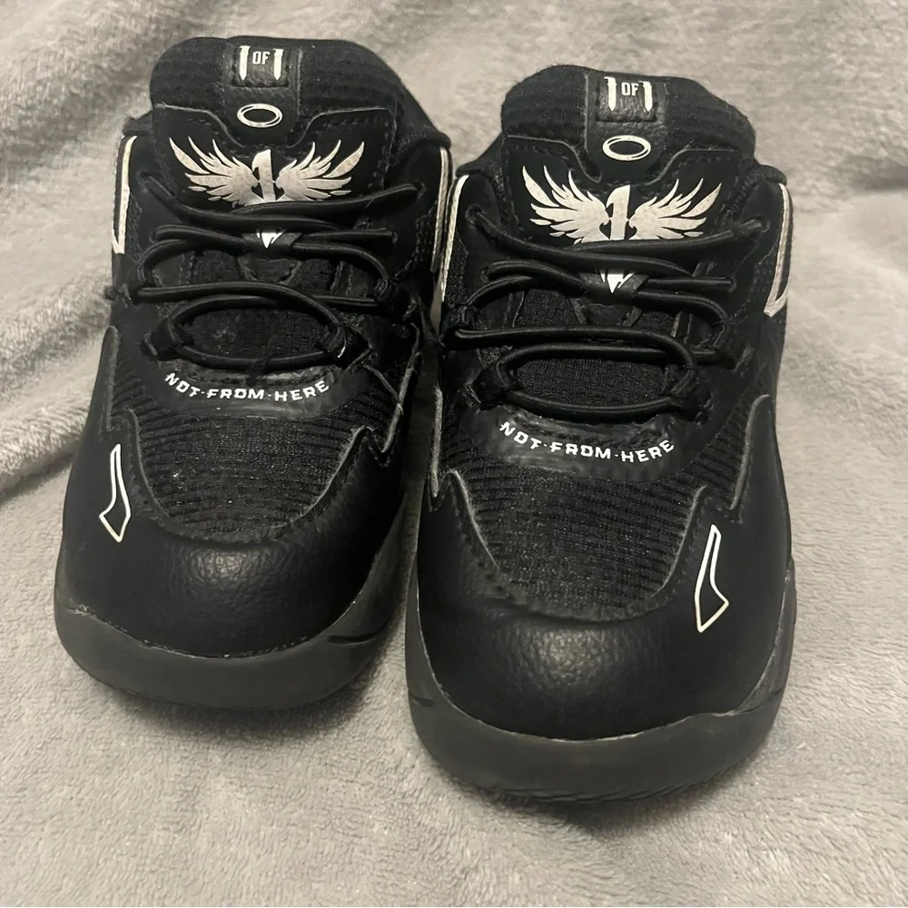 Puma M.E.L.O Black with White Accents‎